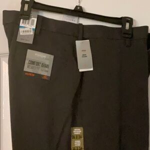 NWT Dockers Comfort Khaki Relaxed Fit Flat Front 36 x 34